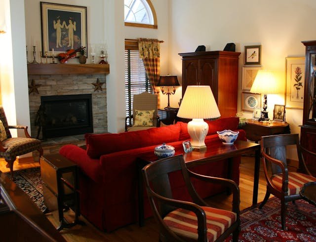 Fireplace Contractor vs. DIY & Upcycling: Which Option is Right for You?
